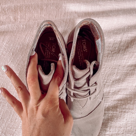 TOMS Suede Wedges - Picture 2 of 6